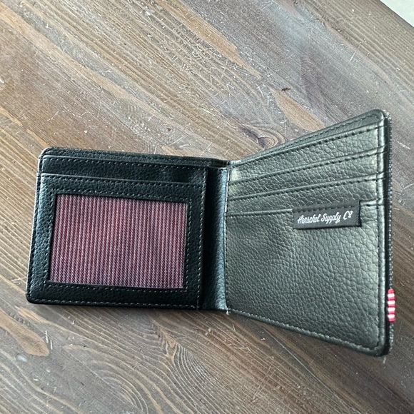 Herschel Supply Wallet - Picture 3 of 4